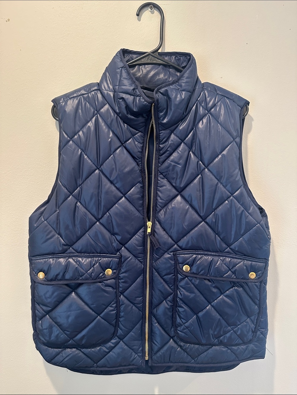 Quilted Puffer Vest in Navy - Classic Sleeveless Jacket